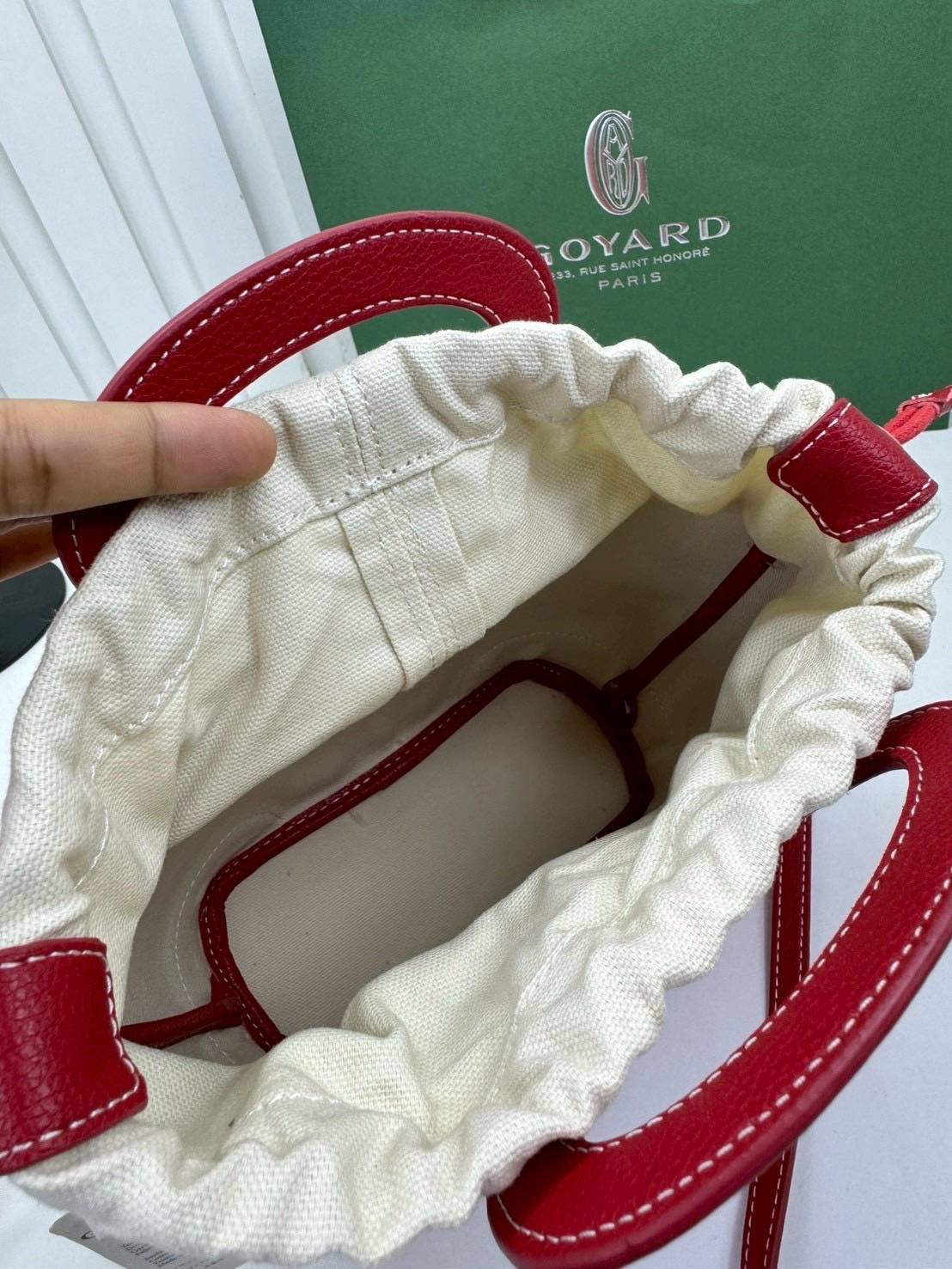 ORI หนังแท้ | Goyard Beluga Mini Bag กระเป๋าสะพายทรงบัคเก็ต พร้อมหูจับในตัว สะดวกใช้งาน ด้านในเป็นผ้าดีไซน์ผูก เพิ่มความน่ารักน่าใช้ สวยมากค่ะ