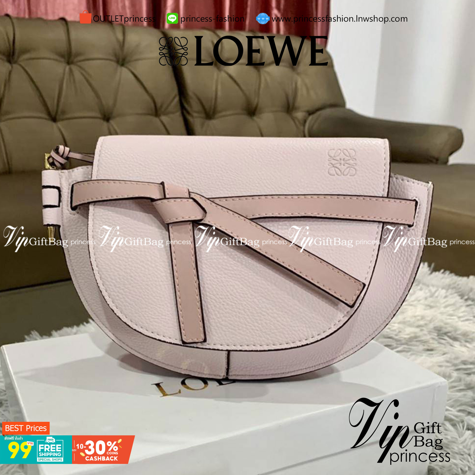 LOEWE Small Leather Gate Crossbody Bag VIP GIFT WITH PURCHASE (GWP) กระเป๋าถือหรือสะพาย Limited จาก LOEWE DUTYFREE COUNTER วัสดุ Canvas & Leather Calfskin หนังแท้ รูปทรงทันสมัย น้ำหนักเบามากค่ะ มาพร้อมสายสะพายยาวสามารถปรับระดับได้ เป็นอีกหนึ่งรุ่นฮิตกันมา