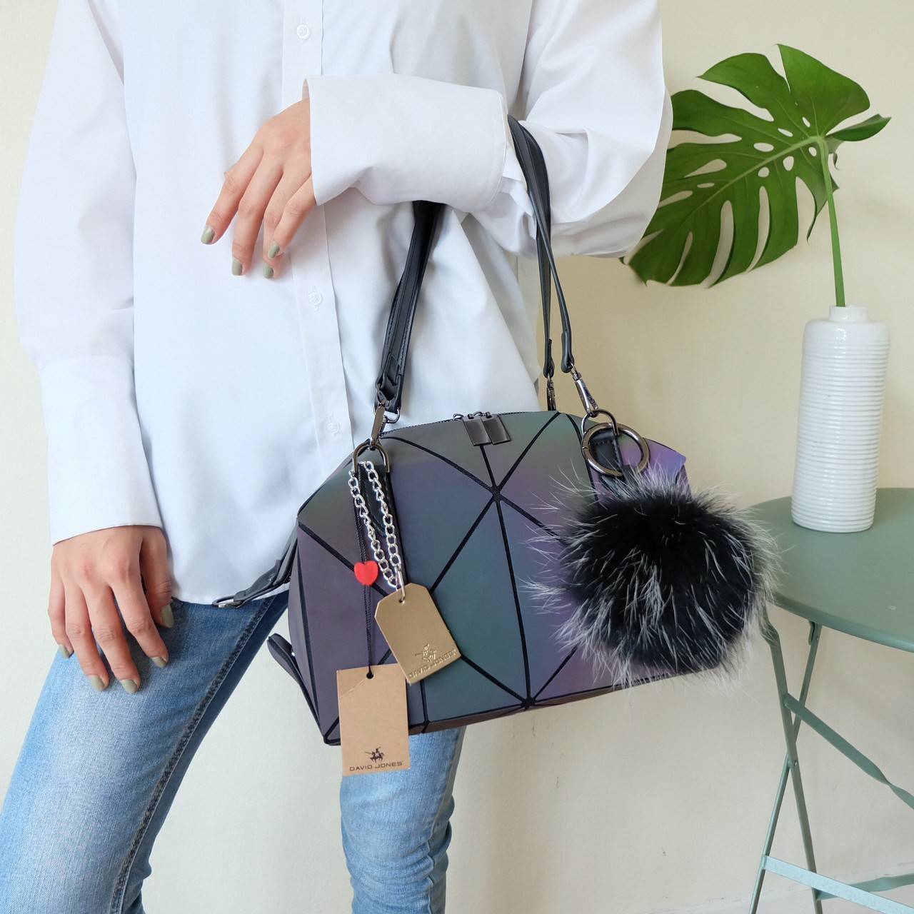 มาใหม่ กระเป๋าถือ/สะพาย ทรงสวย เหมือนซื้อ1ได้4 โอ้ย 🤩🤩 คุ้มสุดๆไปเลยค่า เพราะตัวกระเป๋าปรับได้ถึง4 แบบตามการใช้งานเลยน๊าแถมตัวกระเป๋าน้ำหนักเบาอีกด้วย ✨✨✨ สายสะพายถอดได้แถมสายยาวให้อีก 1 เส้น กระเป๋าทรงสุดฮิตจากแบรนด์ 