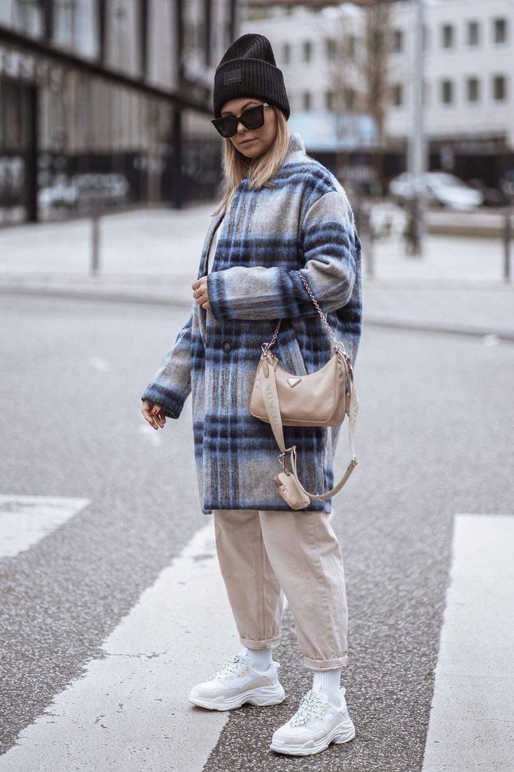 BEST SELLER!! **กำลังมาแรงมากค่ะ กับแบรนด์ PRADA ใบเดียวคุ้มมากค่ะ อุปกรณ์ ครบชุด **ซื้อ1ได้ถึง3ไอเท็ม ทั้งสายยาว และกระเป๋าใส่เหรียญ และป้ายแท็คหนัง อย่างดี **อะไหล่ปั้มแบรนด์แท้ทุกจุด วัสดุทำจากผ้า Nylon อย่างดี กันน้ำได้ อยู่ทรงสวย สามารถใส่กระเป๋าตังค