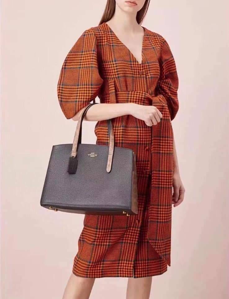 COACH CHARLIE CARRYALL IN SIGNATURE CANVAS (31210) ðšāđāļĢāļĩāļĒāļāļŦāļĢāļđ āļāļĨāļēāļŠāļŠāļīāļ//āļāļĢāļ°āđāļāđāļēāļāļ·āļ āļāļĢāļ°āđāļāđāļēāļŠāļ°āļāļēāļĒ āļāļĢāļ TOTE āļŠāļļāļāļŦāļĢāļđāļŦāļĢāļē āļāļĩāđāļāļāđāđāļāđ āđāļĄāđāļāļģāđāļ// āļ§āļąāļŠāļāļļāđāļāļāļ§āļēāļŠ āļāļŠāļĄāļŦāļāļąāļāđāļāđāļāļļāļāļ āļēāļāđāļĒāļĩāđāļĒāļĄ āļĢāļđāļāļāļĢāļāđāļāļāđāļāđāļ āļĨāļēāļĒ SIGNATURE āļŠāļ§āļĒāļĄāļēāļ// āļāđāļēāļāđāļāļĄāļĩ 2 āļāđāļāļāđāļĨāđāļāļāļ§āđāļēāļ āđāļĨāļ°āļāļĩāļ 1 āļāđāļāļāļāļīāļāļ