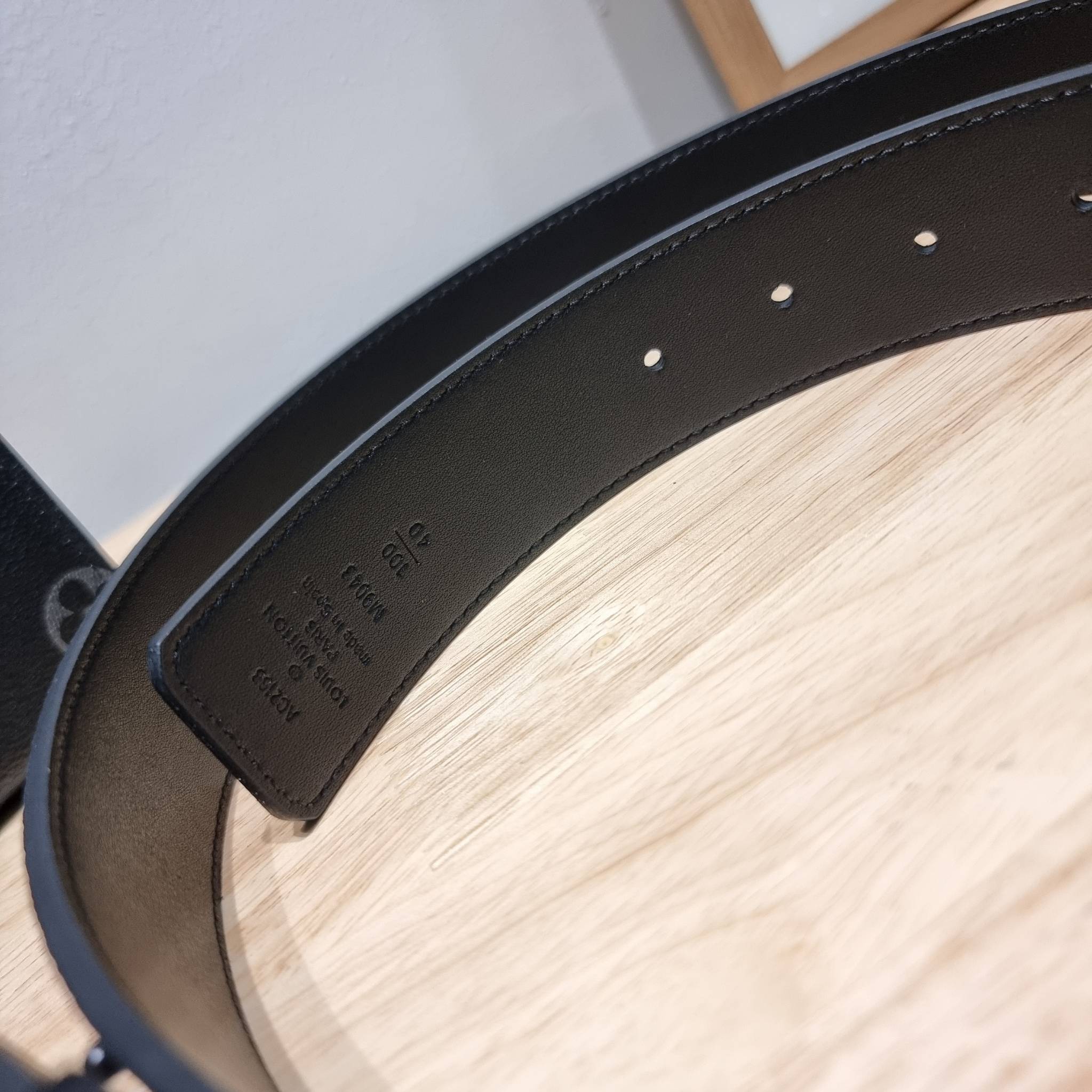 LV POCHETTE VOYAGE SET BAG / LV gift box สุดยอดไอเท็มใน box set ที่เหมาะแก่การเก็บสะสม หรือจะส่งให้เป็นของขวัญในช่วงปีใหม่ก็ดีงามที่สุด จัดให้ทั้งกระเป๋าคลัทช์สีคลาสสิค กระเป๋าเก็บกุญแจ ที่จัดสรรให้พกพาได้ง่ายไม่เกะกะ และเข็มขัดเข้าเซ็ทคุมโทนได้ดีเยี่ยม แ