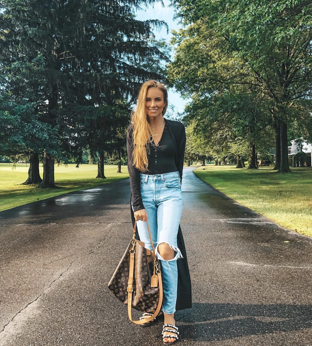 LV Graceful MM Monogram Canvas กระเป๋าสะพายทรงโท้ทใบใหญ่จุใจ จุของได้แบบสบายๆ ดีไซน์ใหม่เรียบหรูดูแพง ที่ฮอตที่สุดในตอนนี้ สะพายไปเที่ยวต่างจังหวัดคือดีงามมากจ้า