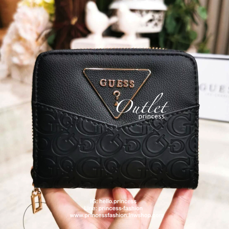 NEW ARRIVAL! GUESS FACTORY WOMEN'S SHORT WALLET กระเป๋าสตางค์สั้นรุ่นใหม่ล่าสุดไอเท็มแนะนำวัสดุหนังปั้มโลโก้รอบใบสวยอยู่ทรงด้านหน้าประดับโลโก้แบรนด์ ภายในมีทั้งช่องใส่ธนบัตร ช่องใส่เหรียญ ช่องใส่บัตรหลายช่อง ใส่เเบงก์พันได้ค่ะ ภาพถ่ายจากสินค้าจริงมาพ