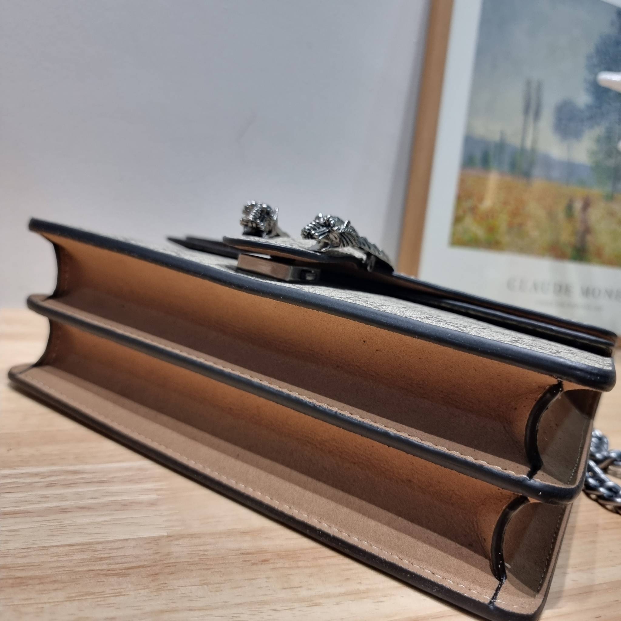 GUCCI GG DIONYSUS SHOULDER BAG / DIONYSUS GG SMALL SHOULDER BAG / GUCCI BAG พร้อมส่งที่ไทย กระเป๋าสะพายรุ่นที่สาวๆต้องไม่พลาด!! ดึงดูดและสะกดสายตาด้วยอะไหล่ดีเทลหรู