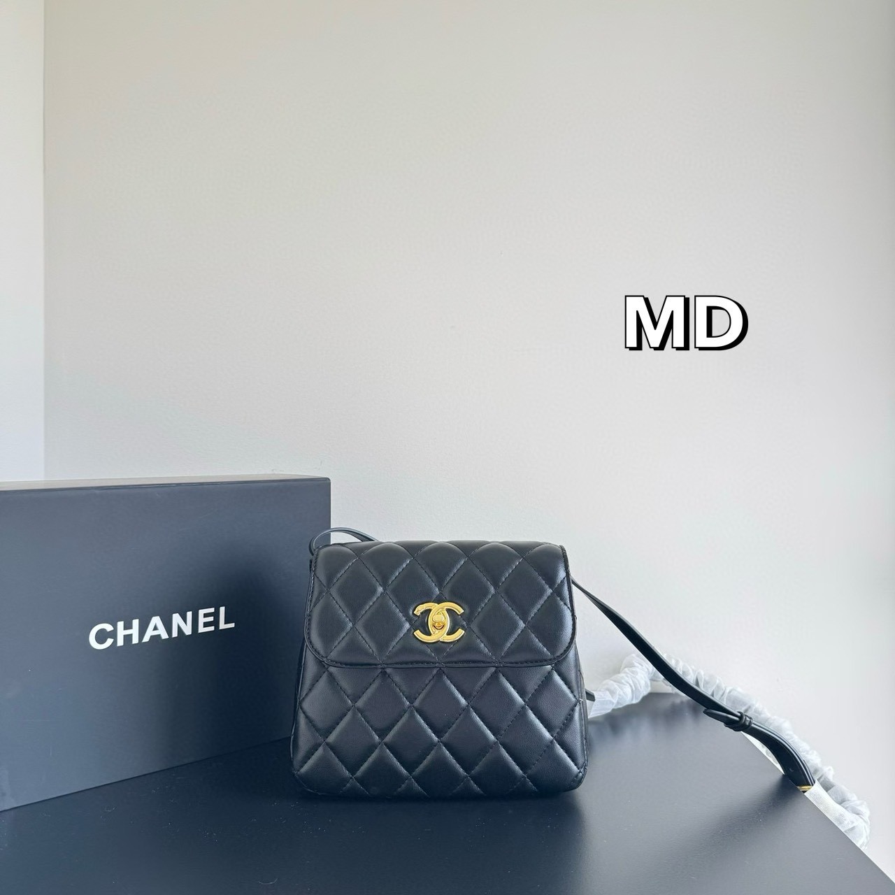 Chanel 25a Suede Mini Crossbody Bag กระเป๋าสะพายคลาสสิก ดีไซน์ทูโทนสุดไอคอนิก ฝาพับหนังตัวกระเป๋าหนังกลับสวยหรูลงตัว ไซส์มินิน่ารักน่าใช้