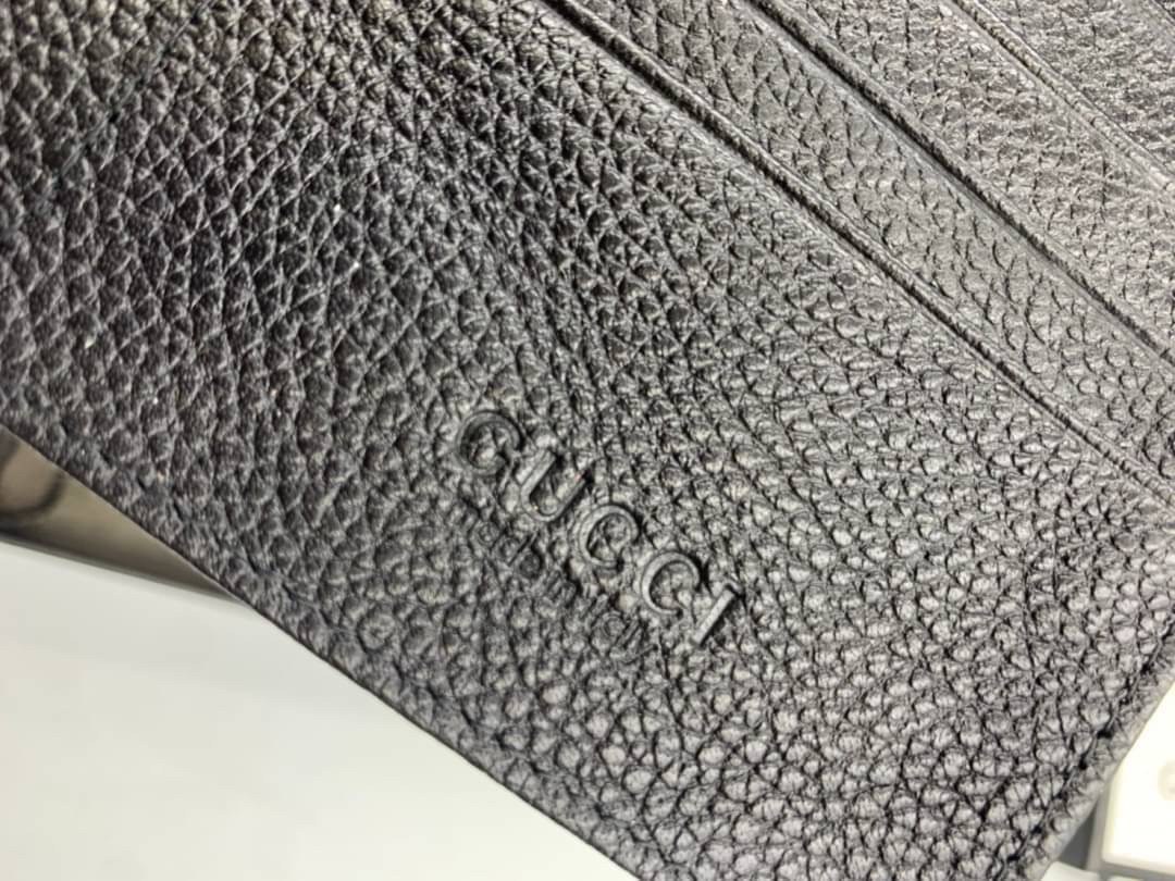 หนังแท้ GUCCI Men Long Wallet รุ่นใหม่ล่าสุด!! หนังสวยเริด ดีงามมากค่าาา กระเป๋าสตางค์ใบยาว ดีไซน์ใหม่ สวยดูหรู ถือใช้กำลังเหมาะมือ ใส่บัตรได้เยอะ ใส่ธนบัตรได้ทุกชนิด มาครบ set พร้อมส่ง!! เป็นไอเท็มที่หนุ่มๆต้องมีจริงๆจ้า 😎😎