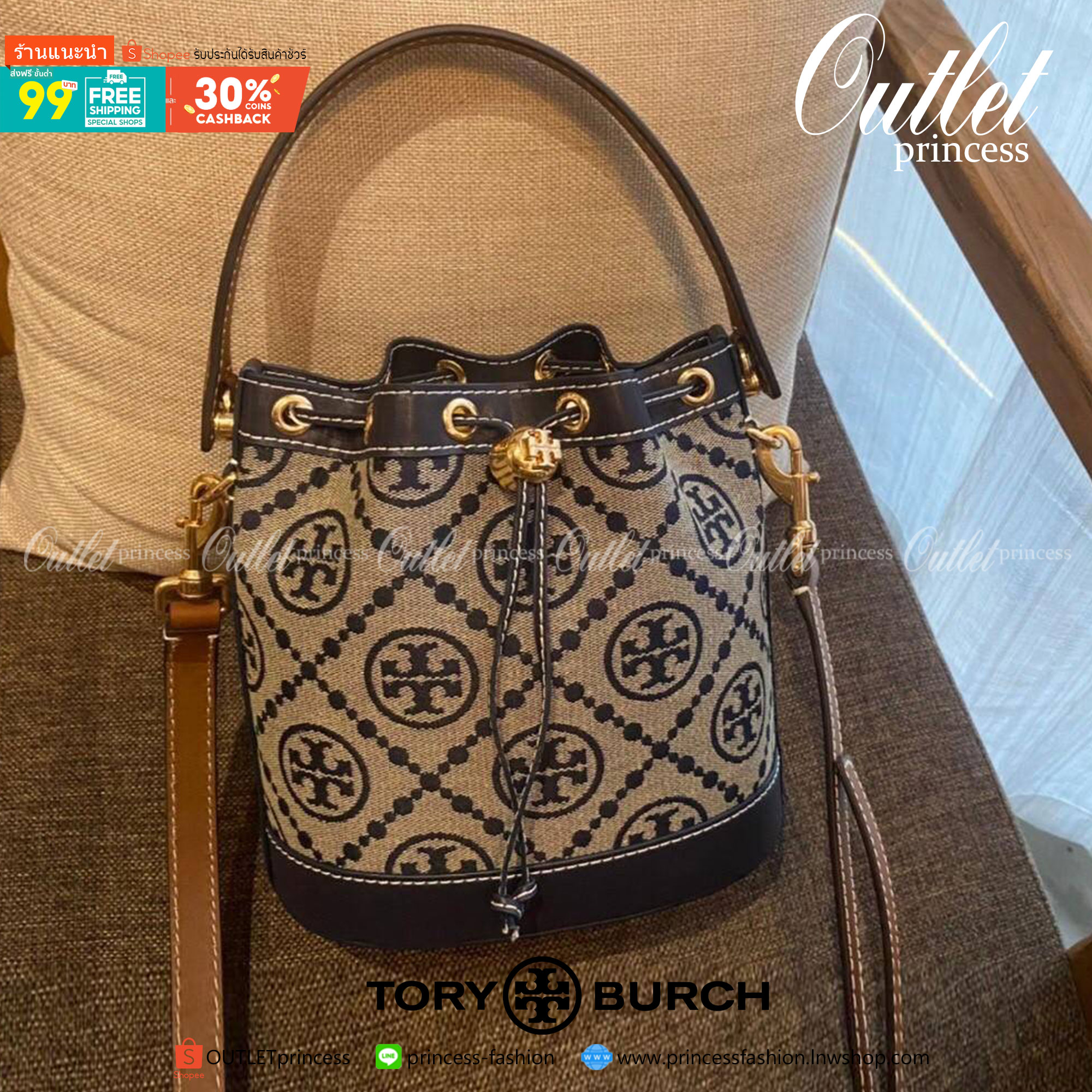 ของแท้ 💯% TORY BURCH Monogram Jacquard Bucket Bag กระเป๋าถือหรือสะพายไหล่ วัสดุผ้า Canvas โลโก้ Jacquard ทรงถัง ตั้งอยู่ทรง กระเป๋าปักลายแบรนด์ สวยหรู สายยาว Crossbody ได้ เปิด-ปิด โดยเชือกรูด เปิด-ปิดพร้อมสลับที่ประดับโลโก้ สวยหรู คุณนาย สุดๆ ไปเ
