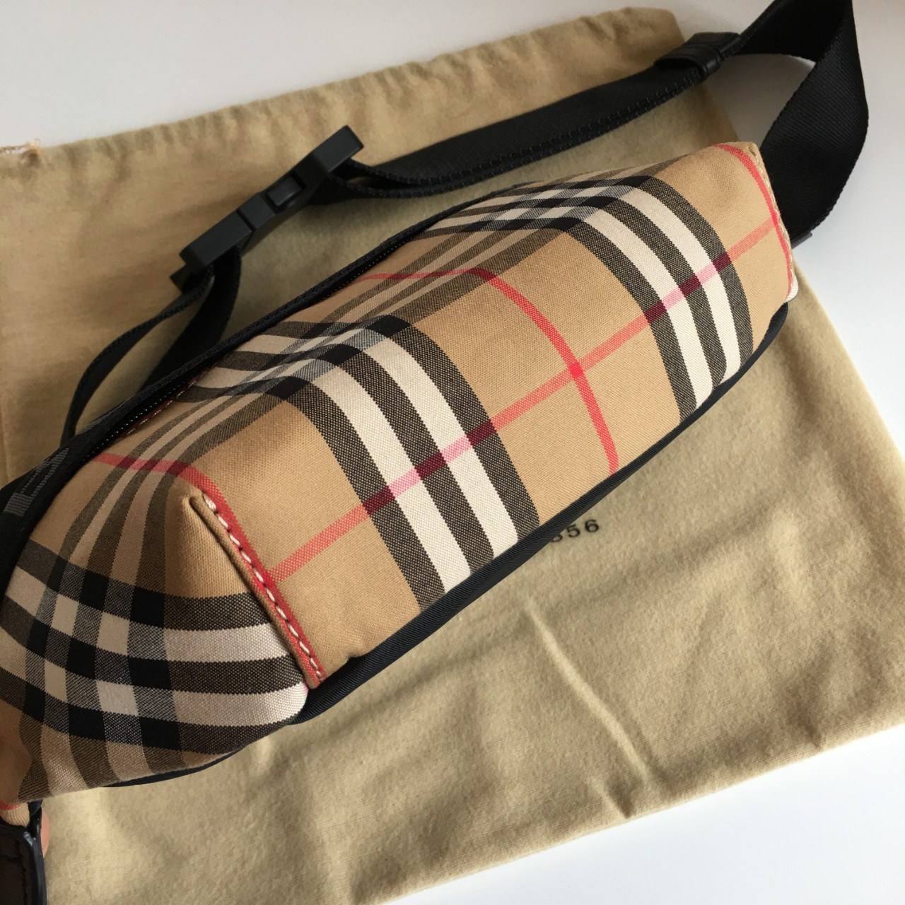 BURBERRY FRAGRANCES BAG VIP GIFT WITH PURCHASE (GWP) พรีเมี่ยมกิ๊ฟ Limited จากน้ำหอม BURBERRY วัสดุ Nylon & Canvas