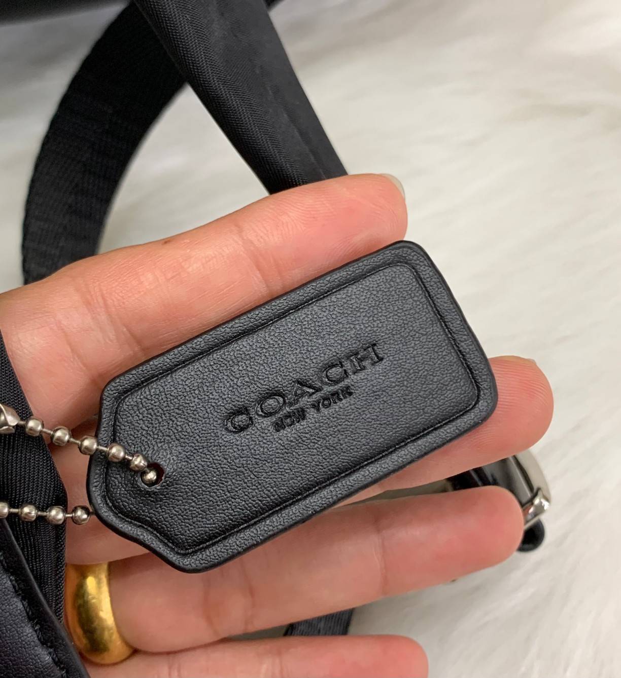 OUTLET 】COACH MEDIUM CHARLIE BACKPACK IN SIGNATURE ((32200)) พร้อมส่งที่ไทยอีกครั้งค่ะ! กระเป๋าสะพายหลังขนาดกลาง หนังแท้+ไนล่อน ด้านหน้ามีช่องซิปให้หนึ่งช่อง;เปิดปิดช่องหลักแบบซิปคู่ ภายในกว้างใส่สัมภาระได้จุนะคะ พร้อมช่องซิปให้อีกช่องค่ะ;สายสะพายสามารถเล