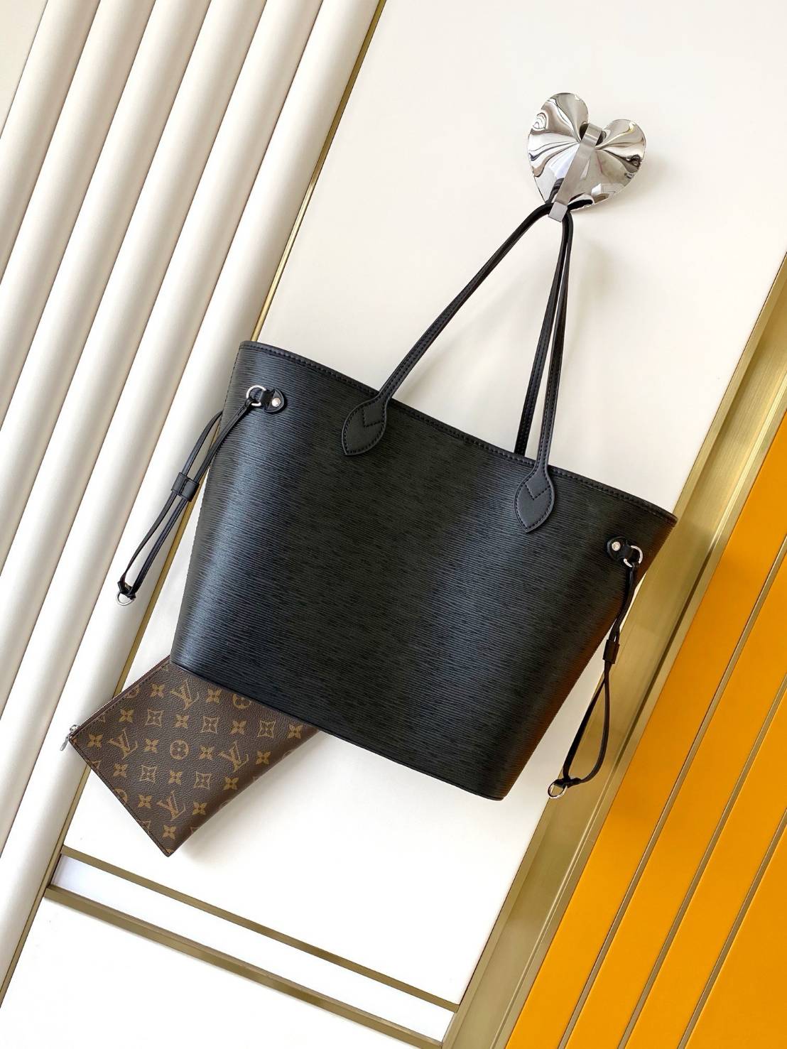 เกรดเทพ Top ORI | LV Neverfull MM Epi Leather กระเป๋าทรงโท้ทเนเวอร์ฟูล หนังแท้เกรดดีสุด หนังลายไม้ พร้อมใบลูก ลายโมโนแกรม ด้านในบุด้วยซับในไมโครไฟเบอร์ ช่องพ็อกเก็ต ซิป 1 ช่อง งานสวยมาก ตัดเย็บดีทุกจุด 🤍 เกรดเทพออริจินอล สลับแท้ 1:1