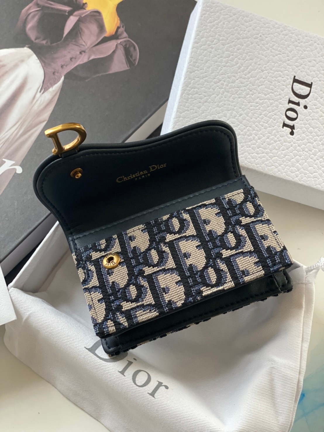 DIOR SADDLE FLAP CARD HOLDER Blue Oblique Jacquard / Dior coin and card holder **สินค้าเกรดออริจินอล 1:1 สลับแท้ งานสวยตามรูป ภาพถ่ายจากงานขายจริง ใช้งานต่างประเทศได้