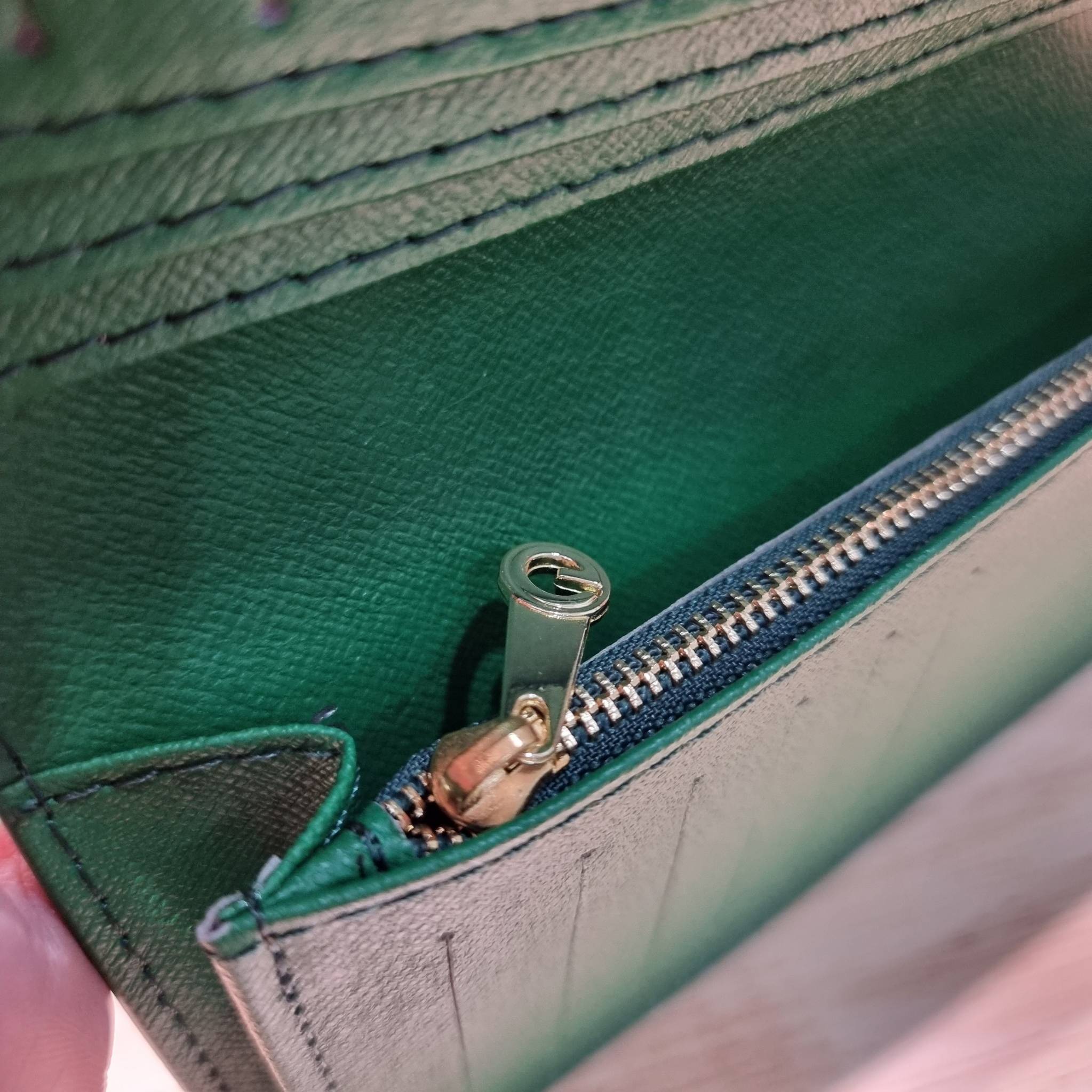 Goyard Bi Fold Long Wallet / GOYARD FLAP WALLET / Goyard Long Wallet กระเป๋าสตางค์ใบยาว รุ่น unisex ที่ใช้ได้ทั้งหนุ่มๆและสาวๆ ไอเท็มนี้ตอบโจทย์สำหรับคนที่ชอบเก็บบัตรเยอะๆ