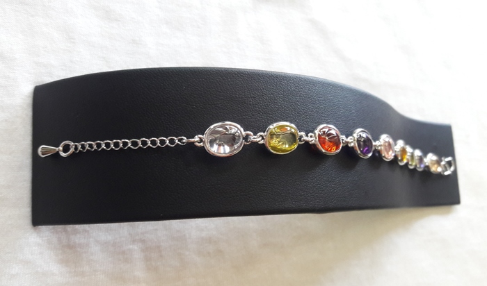 สินค้าหมดค่ะ สร้อยข้อมือเงินไมครอน พลอยมณีใต้น้ำนพเก้า เสริมสิริมงคลค่ะ