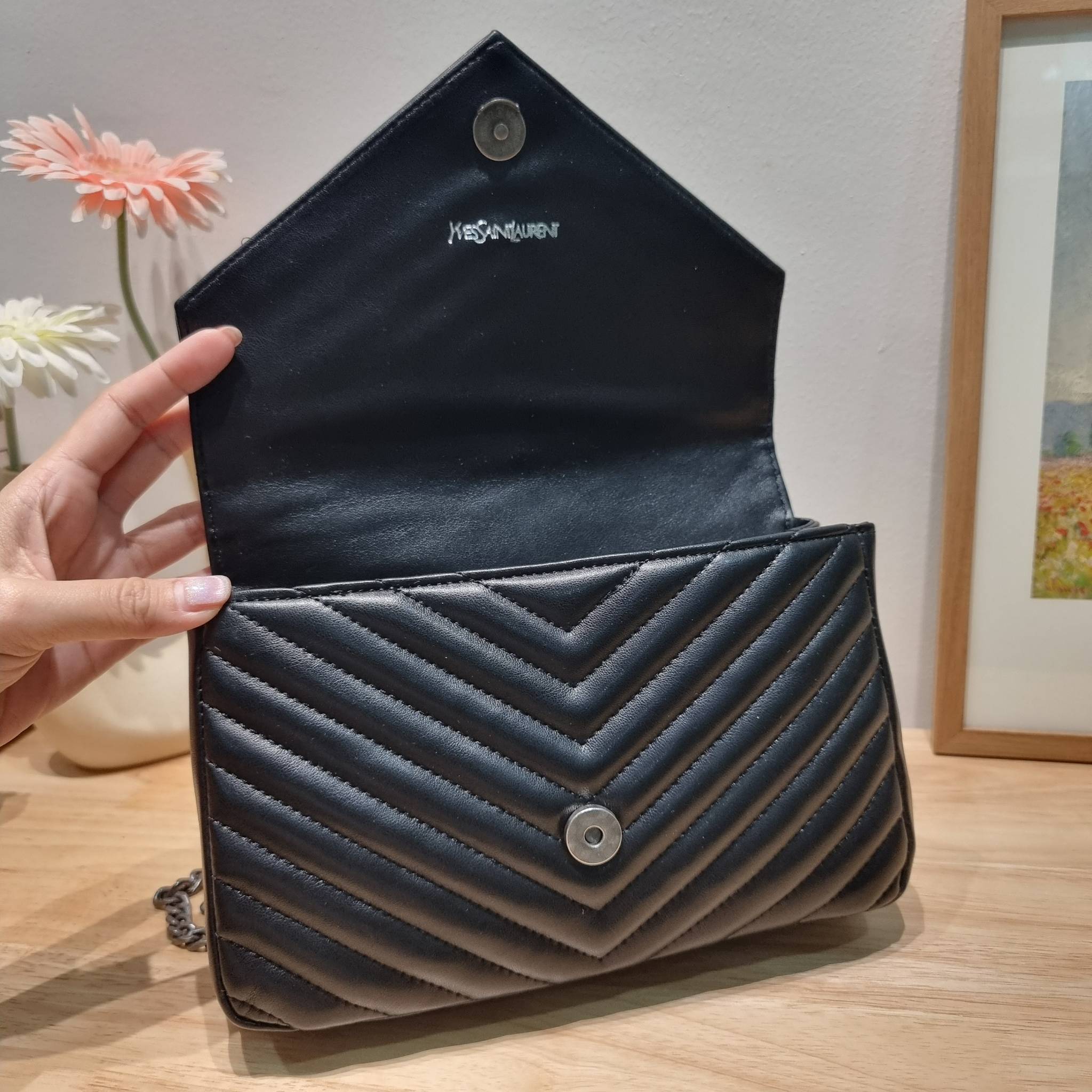 YSL College Medium Bag / Yves Saint laurent crossbody boutique กระเป๋าสะพายไหล่ ดีไซน์ทรงสวยหรู พิเศษ แถมฟรี พวงกุญแจห้อยเอกลักษณ์แบรนด์