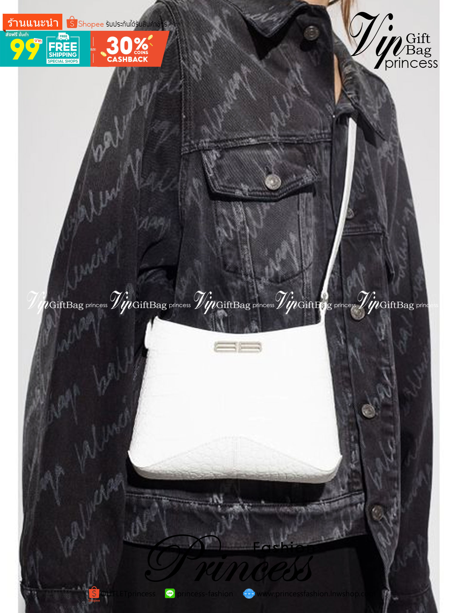 BALENCIAGA xx Small Hobo Bag / BALENCIAGA hobo Bag สุดหรูกับกระเป๋าสะพายทรงโท้ท ไซส์มินิ เรียบหรู ดูแพงมาก สีลูกคุณมากๆ!! ผิวสัมผัสดี ภายในโล่ง จุของได้เยอะ เป็นอีกหนึ่งไอเท็มแนะนำ ที่ไม่อยากให้พลาดเลยจ้า