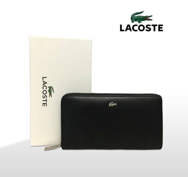 LACOSTE FACTORY LONG WALLET กระเป๋าสตางค์ใบยาวรุ่นใหม่ล่าสุดหนังสวยอยู่ทรงเปิดปิดด้วยซิปรอบด้านหน้ามีโลโก้แบรนด์เรียบหรู ภายในมีโลโก้ ช่องซิป ช่องใส่บัตรหลายช่องใส่มือถือ iphone8 เหรียญ บัตรได้เยอะ ตัวจริงสวยน่าใช้คลาสสิคไม่มีเอ้าท์ ราคาสุดคุ้ม สินค้ามาพร