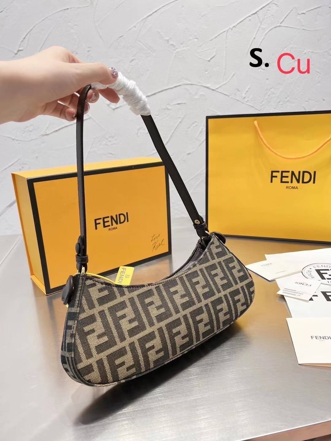 Fendi O'Lock Swing tapestry fabric pouch / Fendi Shoulder Bag กระเป๋าสพายไหล่เฟนดิ พร้อมสายสะพาย 2 เส้น สวยหรู ภาพถ่ายจากงานขายจริง ใช้งานต่างประเทศได้
