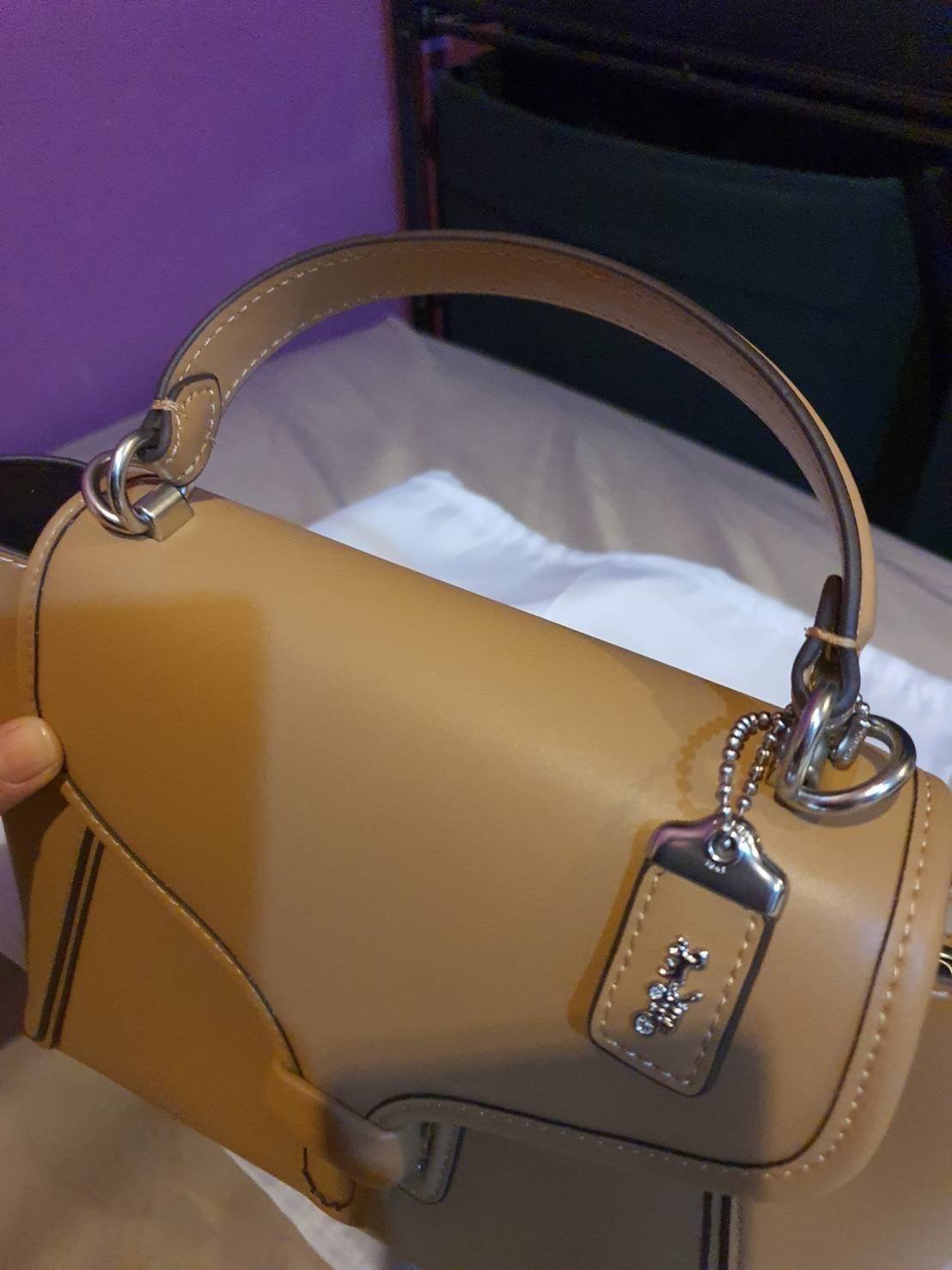 COACH COURIER CARRYALL 23 IN COLORBLOCK SIGNATURE CANVAS พร้อมส่ง 7 แบบ พร้อมส่ง ลุคดูไฮสุดๆค่ะ! กระเป๋าสะพายหนังหรูหราและคลาสสิค หนังแท้ชั้นดีที่สุด น้ำหนักเบา หนังสวยมากก สัมผัสแล้วหลงรักแน่นอนจ้าา😘