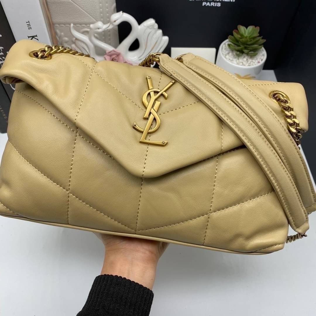 28cm YSL PUFFER SMALL CHAIN BAG IN QUILTED / Yves Saint laurent puffer small chain bag in quilted กระเป๋าสะพายรุ่นยอดนิยม ทรงสวย ใช้ได้บ่อยไม่มีเบื่อ วัสดุหนังสัมผัสนิ่มมือ ดีไซน์เรียบหรู