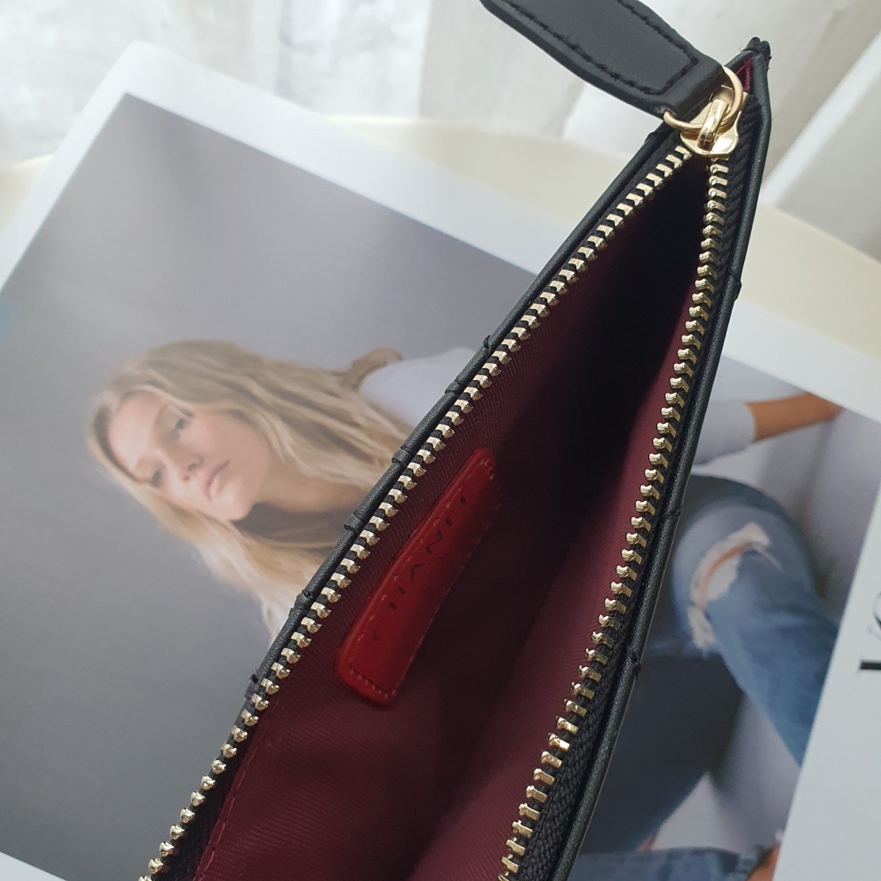 CHANEL LONG WALLET CARD PHONE HOLDER พร้อมส่งครบ 3 สี ❤️🖤🤍 พร้อมส่งที่ไทยค่าา กระเป๋าสตางค์รับทรัพย์ แนะนำรุ่นนี้เลยคะ งานพรีเมี่ยมกิ้ฟท์จากเค้าเตอร์ต่างประเทศ กระเป๋าสตางค์ทรงสวย สะดุดตา หนังสัมผัสลายด้าน จากแบรนด์ 𝗖 Ǖ