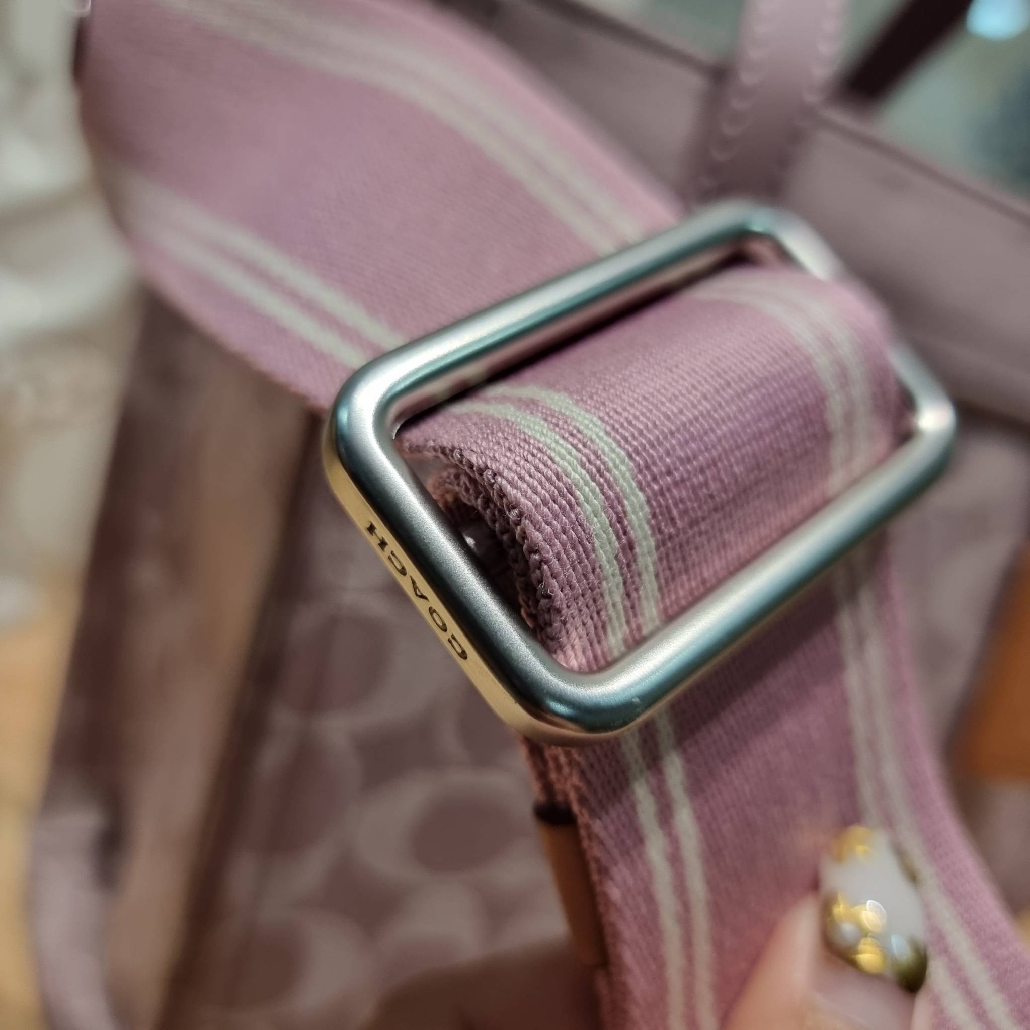 COACH FIELD TOTE 22 IN SIGNATURE DENIM / CJ853 คอลเลคชั่นใหม่ พร้อมสีใหม่ยังไม่เข้าไทย ให้ทุกคนได้มีสวยก่อนใครไปเลย!! กับกระเป๋าทรงโท้ท ไซส์กำลังสวย