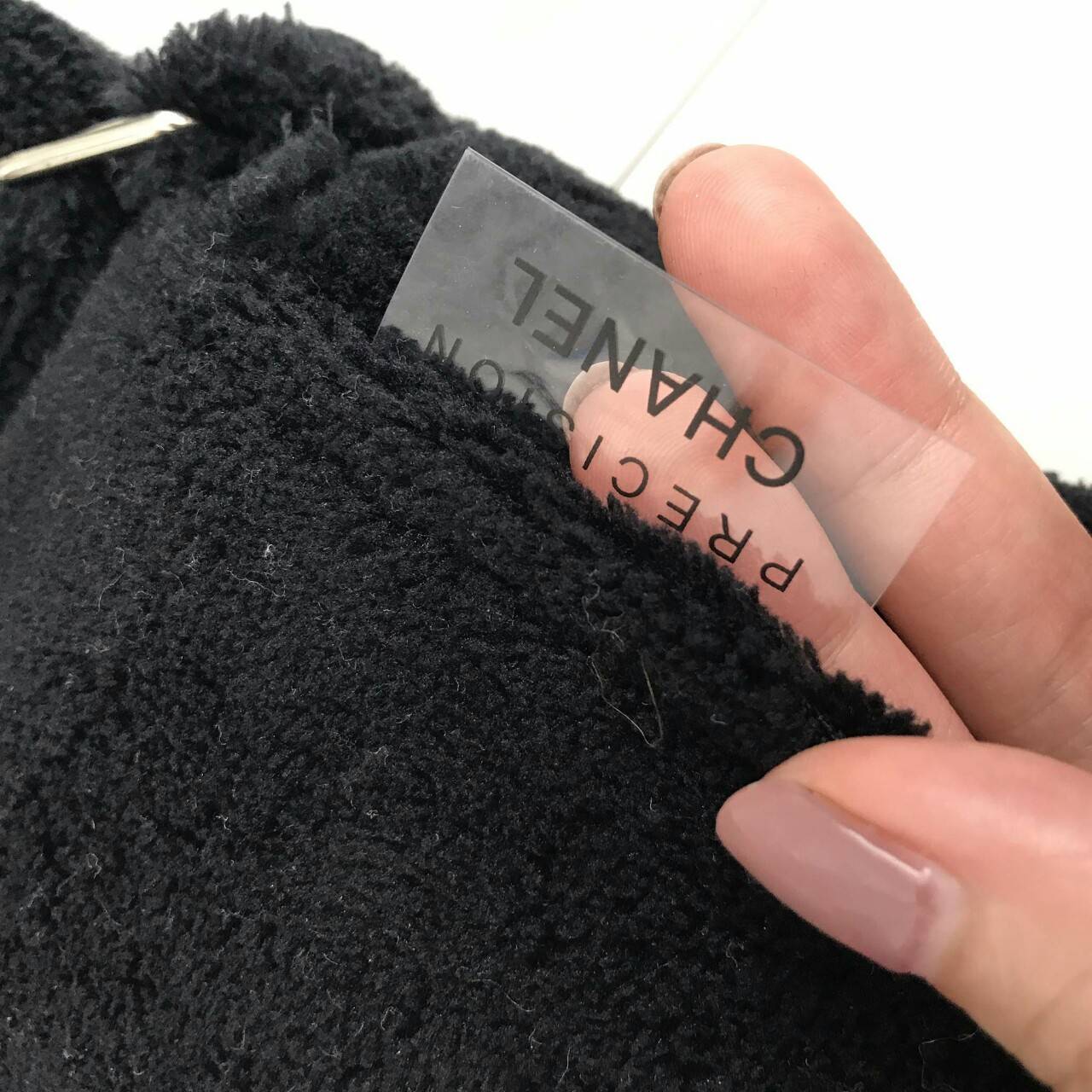 ☃ #กระเป๋าจากงานOutletแท้ 🎈#ภาพถ่ายจากงานขายจริงทั้งหมดนะคะ 🎄New In! ที่หลายคนถามหา มาแล้วจ้า จาก chanel vip gift แบรนด์ดังสุดหรู เป็นกระเป๋า ใบสวยรุ่นหายาก จุของได้เยอะ ขนาดกำลังดี เลิศมาก ใช้แล้วไฮโซ สวยเกินราคาแน่นอนคะ ขนเฟอร์นิ่