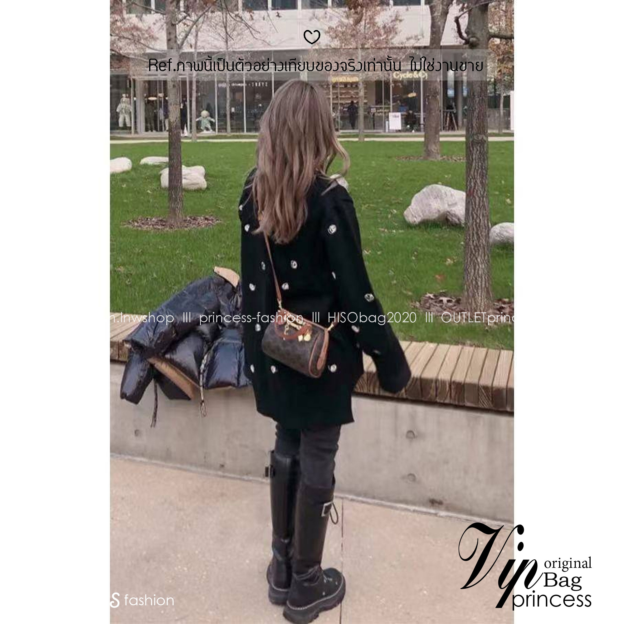 CELINE MINI BOSTON BAG IN TRIOMPHE CANVAS กระเป๋าทรงบอสตันไซส์มินิน่ารัก ประดับสายโซ่สีทอง พร้อมตัวห้อยตกแต่งสวยหรูโดดเด่น