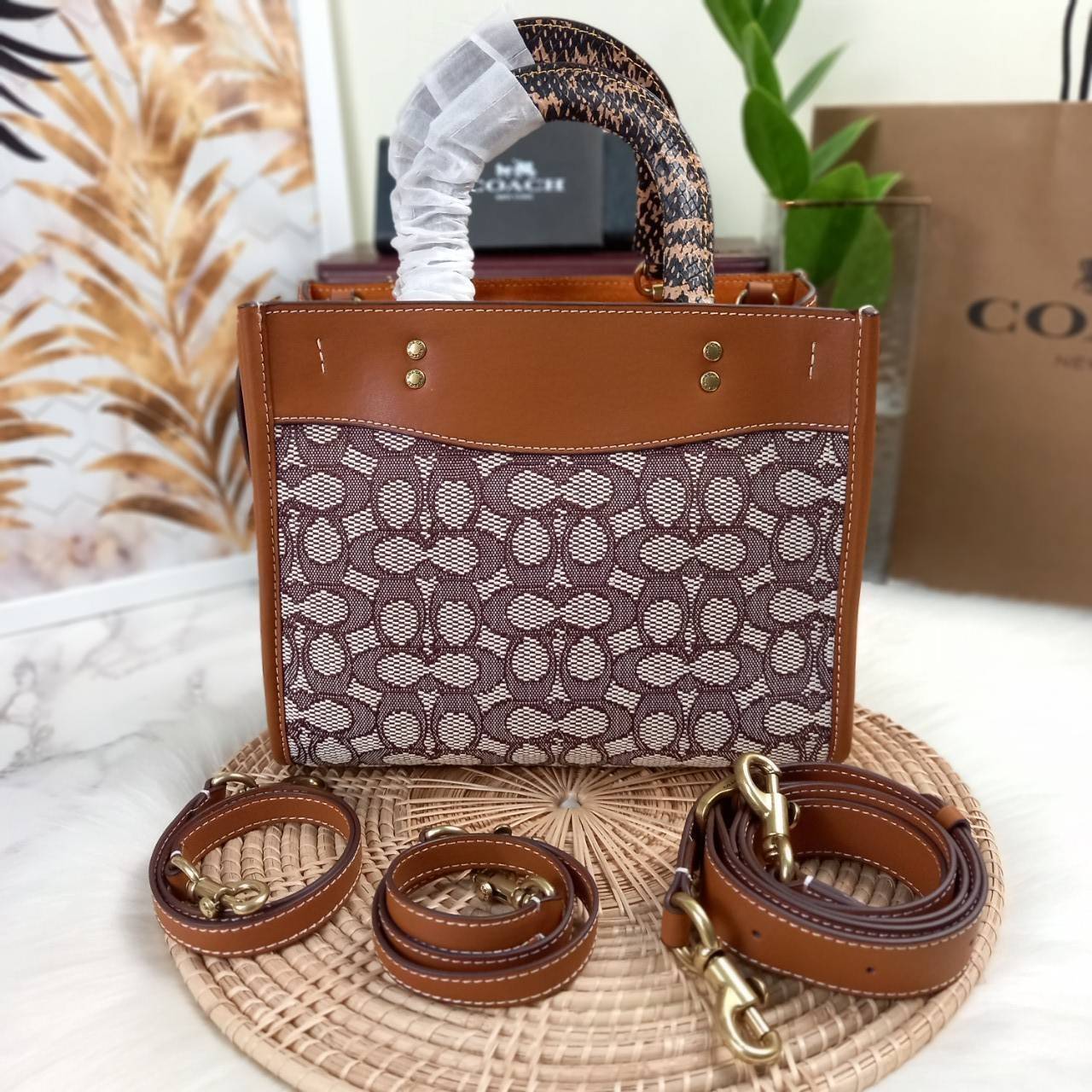 ดีเทลเนียบมาก คลาสสิค หรูหราได้ใจ😘🌺//>>COACH ROGUE 25 IN SIGNATURE TEXTILE JACQUARD WITH SNAKESKIN DETAIL(COACH C5467)🍁กระเป๋ารุ่นคลาสสิค หรูหรา มีรสนิยม จะถือ หรือสะพายได้ตามดีไซน์การใช้งานเลยจ้า// วัสดุ jacquard ลาย signatu