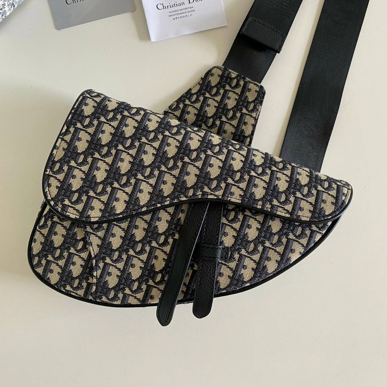 VIP 】𝐂𝐇𝐑𝐈𝐒𝐓𝐈𝐀𝐍 𝐃𝐈𝐎𝐑 SADDLE BAG Black Dior Oblique Jacquard พร้อมส่งที่ไทย 2 สีสุดคลาสสิก กระเป๋าสะพายข้าง สายปรับขนาดได้ จุของได้เยอะ ใช้ได้ทั้งหญิงชาย
