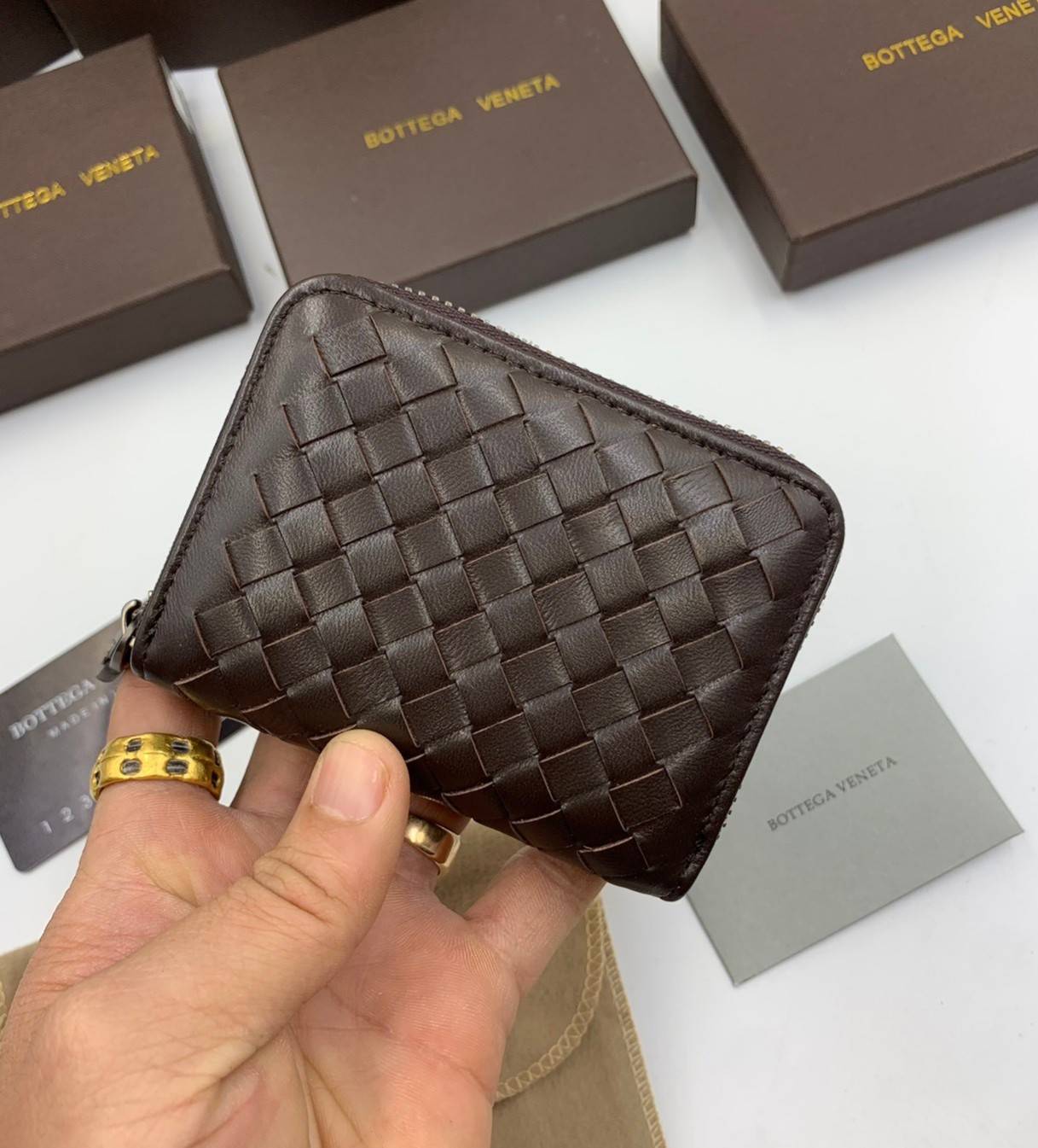 พรีเมี่ยมกิ๊ฟแท้ 100% 】หนังแท้ Bottega Veneta Intrecciato Nappa Short Zip Around Wallet