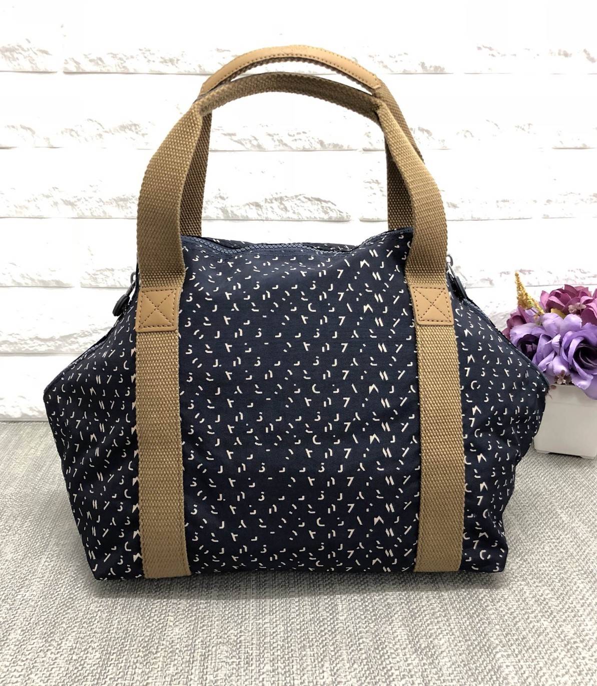 Kipling Handbag | k13848// (OEM. Factory HK.) กระเป๋าถือ สะพายข้าง คล้องไหล่ วัสดุ nylon ด้านหน้ามี 1 ช่องซิป, 1 ช่องโล่ง ใส่มือถือหรือ ของจุกจิกได้ค่ะ ปรับได้ 2 ทรง ด้านข้างขยายออกได้ ช่องซิปหลักด้านในโล่ง จุได้เยอะ น้ำหนักเบา ทำความ สะอาดง่าย มีช่องซิปแ