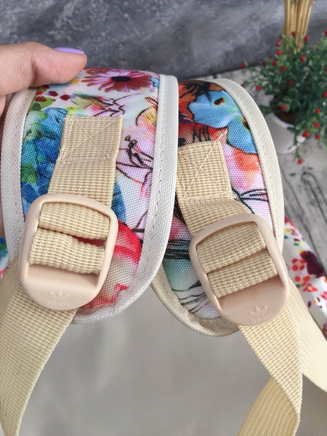 ADIDAS WOMEN ORIGINALS CROCHITA CLASSIC BACKPACK กระเป๋าเป้ แบบใหม่ล่าสุด พิมพ์ลายคลาสสิค ใช้เป็นกระเป๋านักเรียน หรือเป้กีฬาได้ ช่องใส่ของใหญ่แยกช่องสำหรับใส่หนังสือ และมีช่องหน้าใส่ของจุกจิก รูปแบบสวยทันสมัย ใช้ได้ทั้งชาย-หญิง วัสดุคุณภาพดี กันน้ำได้