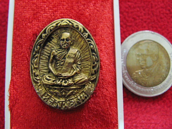 สินค้าหมดค่ะ เหรียญหลวงพ่อเงิน วัดบางคลาน ที่ระลึกงานผูกพัทธสีมา วัดนาควิสัยจัดสร้าง จ.พิจิตร พ.ศ.2540 พร้อมกล่องเดิมค่ะ