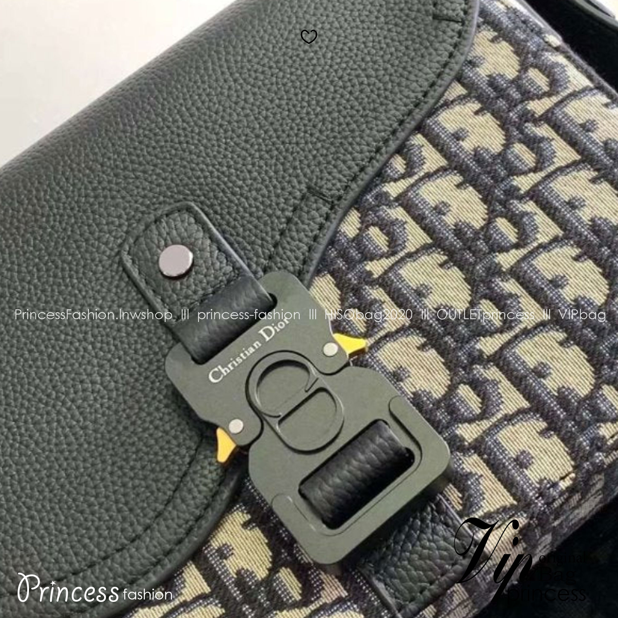 Large DIOR Saddle Messenger Bag with Flap 30cm กระเป๋าทรงแมสเซ็นเจอร์รุ่นยอดนิยม ท่านชายควรมีมากค่า ใบใหญ่จุของได้เยอะ สวยหรูดูดีมีระดับ ต้องยกให้รุ่นนี้เลยค่ะ 🤍 เกรดท็อปออริ เกรดดีสุด