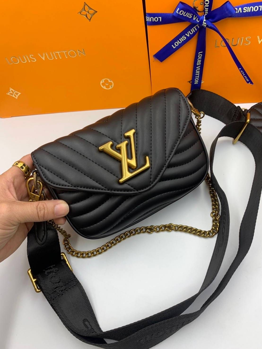 VIP GIFT 】LOUIS VUITTON NEW WAVE MULTI-POCHETTE (4colors)