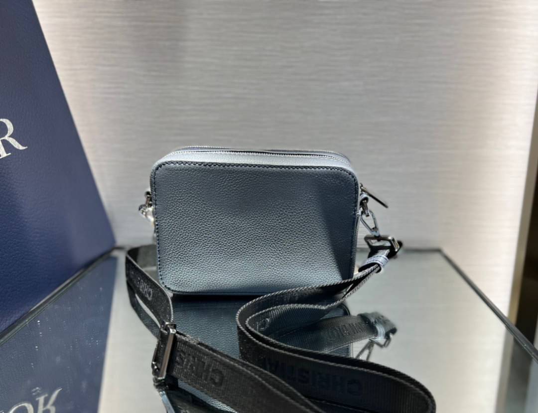 DIOR Grained Calfskin Double Zip Crossbody Pouch / DIOR WITH ATELIER SIGNATURE DARK GRAY GRAINED CALFSKIN POUCH WITH SHOULDER STRAP BAG เกรดเทพออริจินอล หนังแท้ ภาพถ่ายจากสินค้าจริง ใช้งานต่างประเทศได้