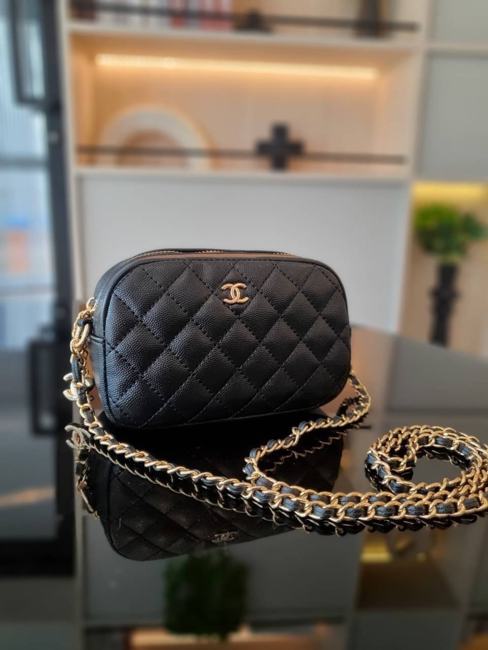 Chanel Camera Bag / CHANEL VIP CROSSBODY CHAIN BAG กระเป๋าทรงสะพายข้าง ที่กำลังมาแรงมาในตอนนี้ ตัวกระเป๋าเป็นกระเป๋าสตางค์หนังพียูพรีเมี่ยมลายคาเวียร์ อะไหล่ทองทั้งใบ