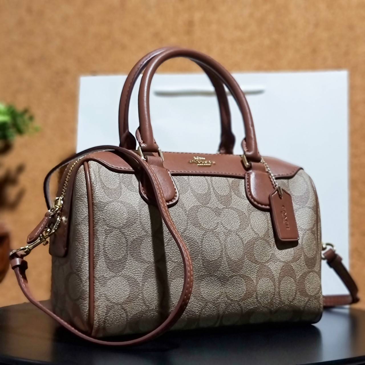 OUTLET ของแท้ 💯% 】COACH F32203 MINI BENNETT SATCHEL IN SIGNATURE CANVAS กลับมาอีกครั้ง!! กับกระเป๋าทรงหมอนยอดฮิต 🥳 มีกี่สีก็ขายหมด วัสดุหนังแคนวาสเคลือบลาย ทรงสวยใช้งานได้ทุกโอกาส