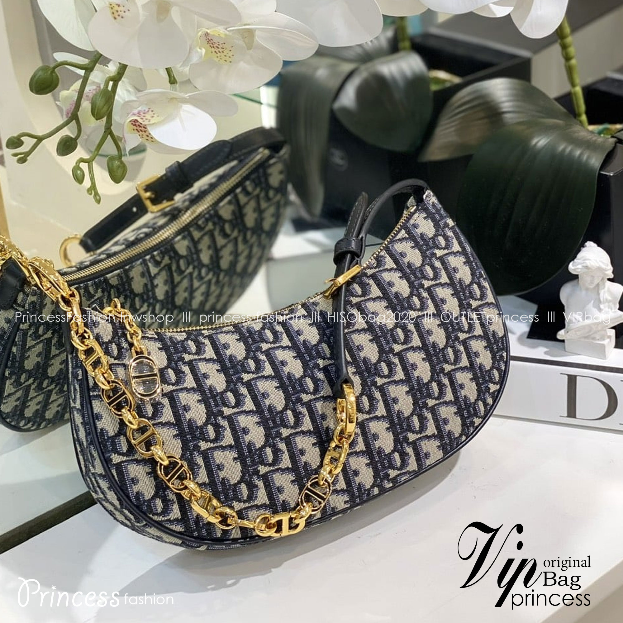 DIOR CD Lounge Bag Blue Oblique Jacquard / Dior pochette คอลใหม่ 2023 กระเป๋าสะพายทรงพอช คล้องแขน หรือสะพายไหล่ได้ ภายในเป็นช่องโล่ง สวยหรู อย่าพลาดกันน้า!!