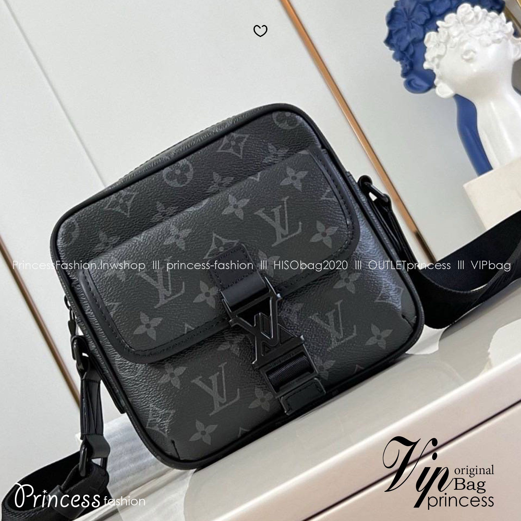 สลับแท้ LV Getaway Messenger Monogram Eclipse Bag กระเป๋าแมสเซนเจอร์ แคนวาสขนาดกะทัดรัดสมบูรณ์แบบสำหรับสุภาพบุรุษ กระเป๋าสะพายเฉียงผสานดีไซน์มีระดับเข้ากับความสะดวกสบายอย่างลงตัว