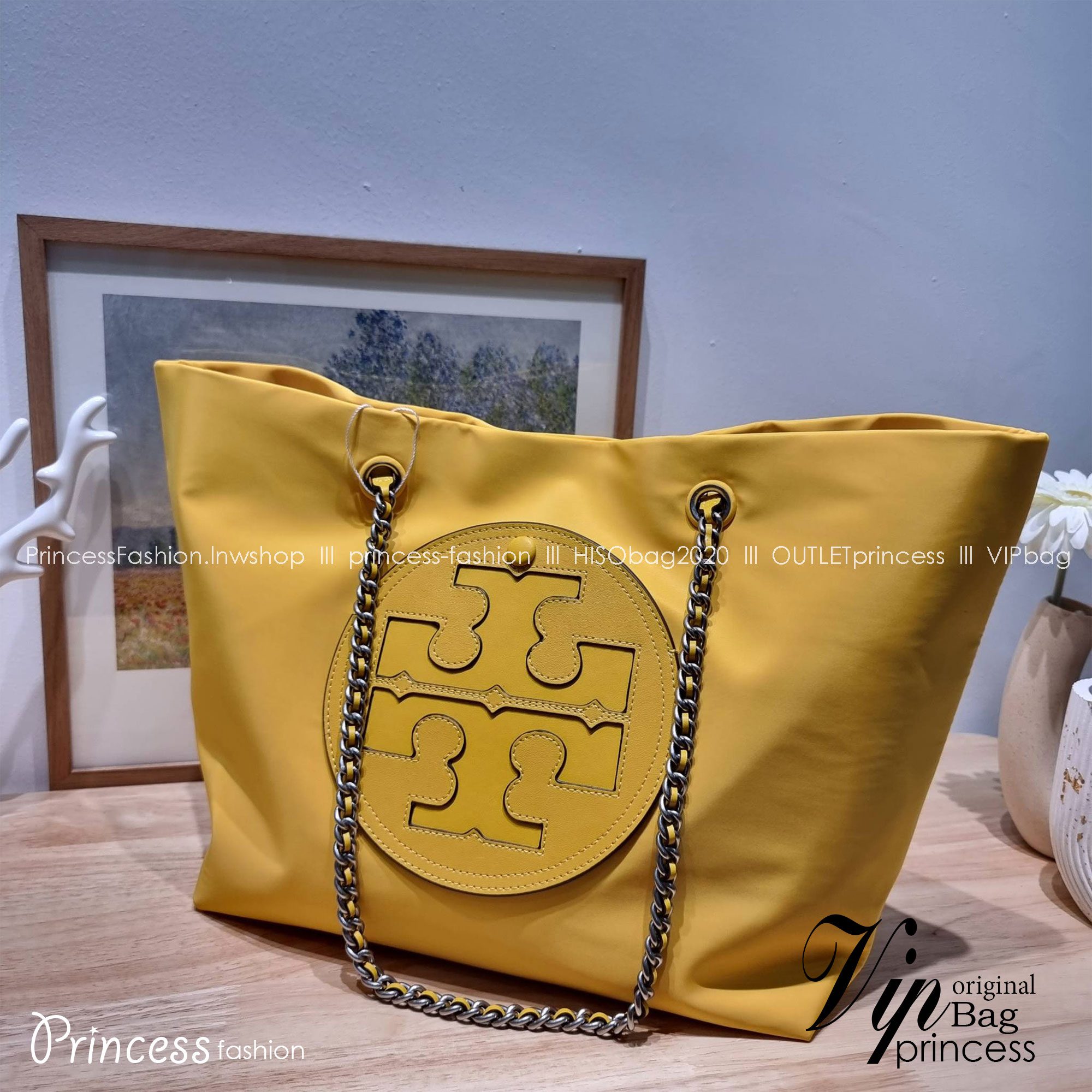 TORY BURCH Ella Chain Tote Bag / TORY TOTE NYLON BAG พร้อมส่ง 4 สี กระเป๋าสะพายทรงโท้ทใบใหญ่ จุของไปเลยแน่นๆ รูปทรงคลาสสิคชวนใช้ โดดเด่นด้วย patch โลโก้ แนะนำรีบสั่งใช้ไปสวยก่อนใครได้เลยน้า