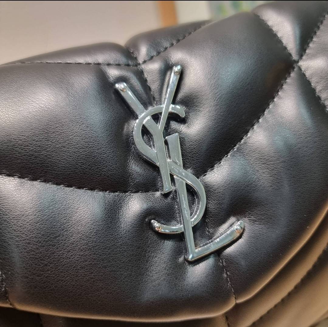 YSL PUFFER SMALL CHAIN BAG IN QUILTED / Yves Saint laurent puffer small chain bag in quilted กระเป๋าสะพายรุ่นยอดนิยม ทรงสวย ใช้ได้บ่อยไม่มีเบื่อ วัสดุหนังสัมผัสนิ่มมือ ดีไซน์เรียบหรู