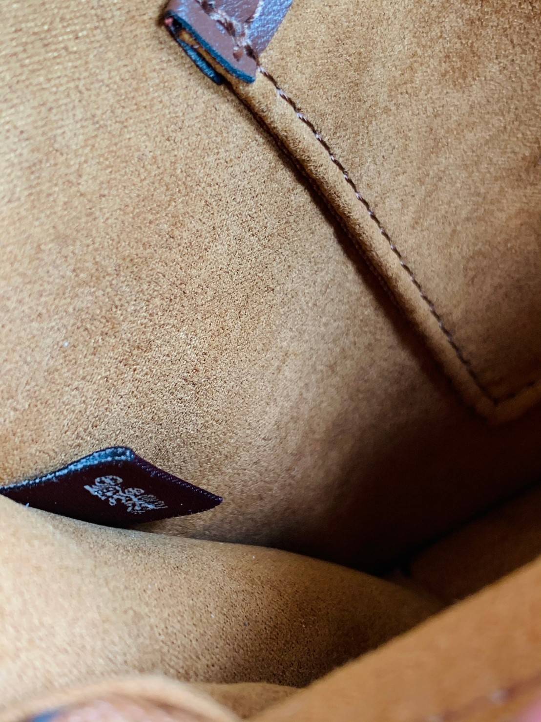 COACH TABBY SHOULDER BAG 26 ((73995)) 📣พร้อมส่งที่ไทยอีกครั้งค่ะ ห้ามพลาด ✔️กระเป๋าหิ้ว//คล้องไหล่//สะพายข้างได้ สุดคุ้ม! หนังแท้อย่างดี ลายหนังสวยนิ่มมือมากค่ะ ✔️ด้านหน้ามีอะไหล่แบรนด์ตัวใหญ่ อะไหล่ทองสวยโดดเด่น ✔️เปิดปิดกระเ