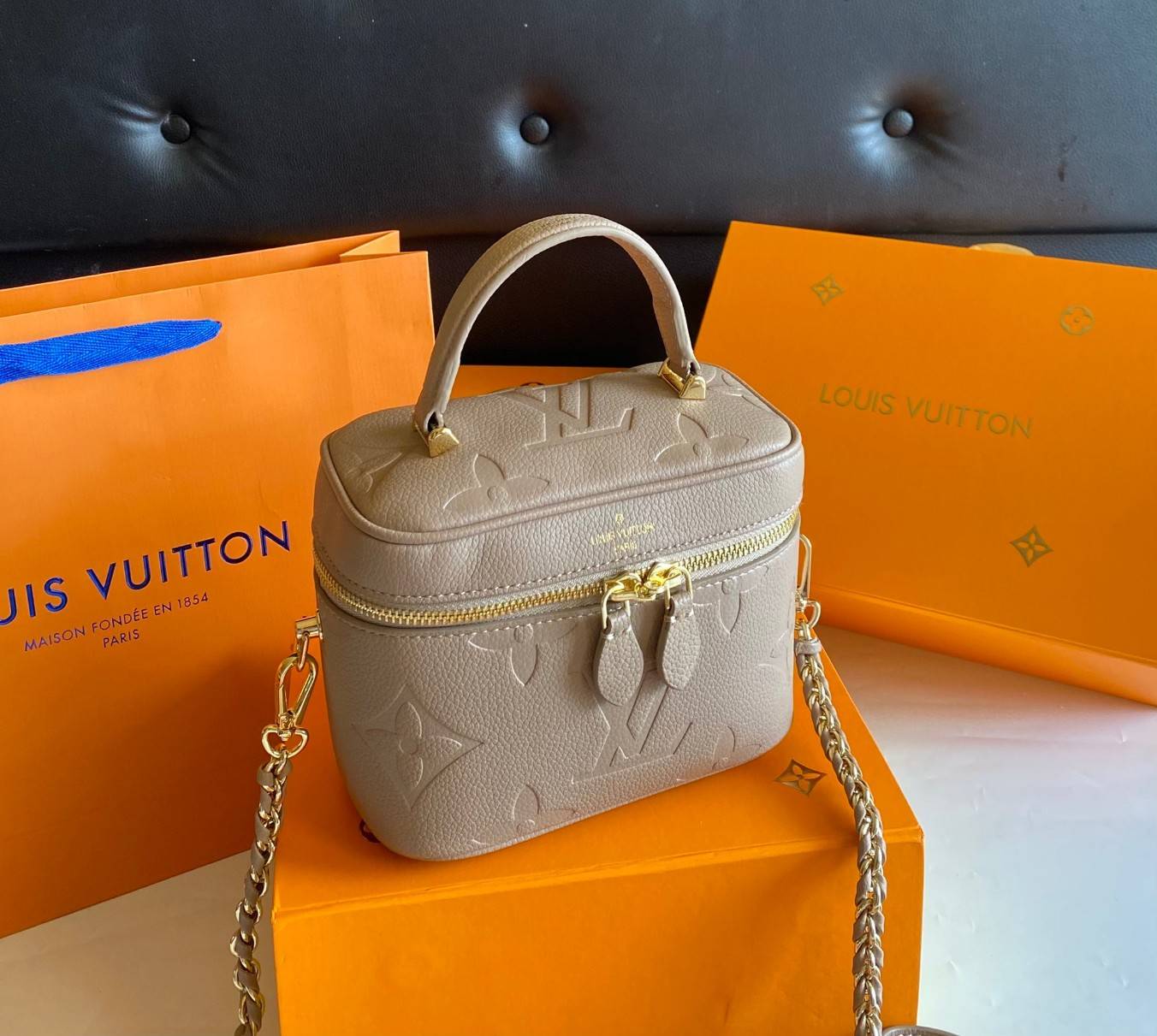 พรีเมี่ยมกิ๊ฟแท้ 100% 】VIPgift LOUIS VUITTON VANITY PM งานหนังแท้ รูปทรงหรูหราทันสมัย