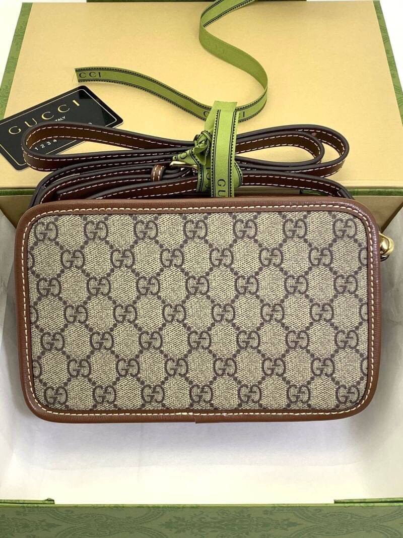 VIP 】หนังแท้ GUCCI Mini Bag With Interlocking G In GG Supreme And Brown Leather พร้อมส่งที่ไทย กระเป๋าสะพายดีไซน์สวย ใช้ได้ทั้งชายหญิง คลาสสิคและน่ารักในตัว ใช้งานง่าย ใช้ได้หลายโอกาส งานหนังแท้ สวยมากค่ะ