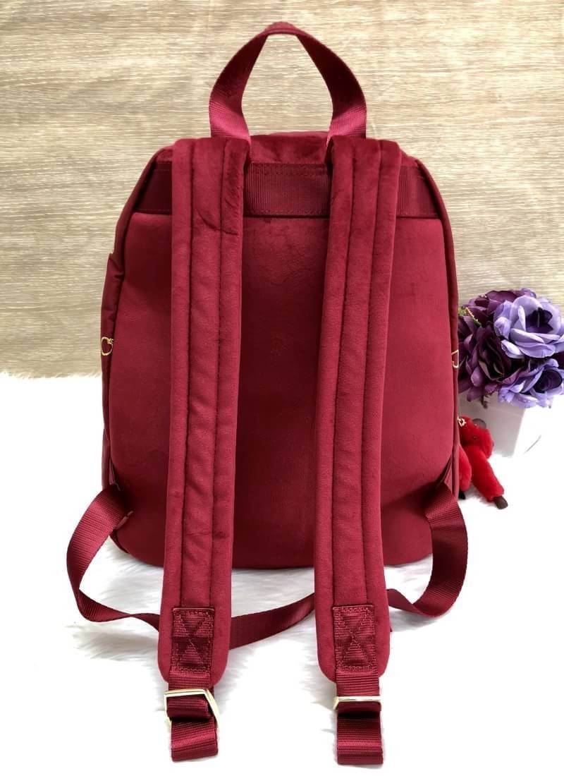 Kipling Disney’s Snow White Paola Satin S (Factory oem HK) กระเป๋าเป้รุ่นใหม่ วัสดุ nylon คุณภาพดี ช่องซิปด้านหน้า มี กระเป๋าลาย apple ปักรูปสโนว์ไวท์อถือแอปเปิ้ลสวย ช่องซิปหน้ากว้าง ใส่สัมภาระได้จุ เปิดปิดกระเป๋าช่องหลัก แบบซิปคู่ อะไหล่อย่างดี ภายในโล่ง