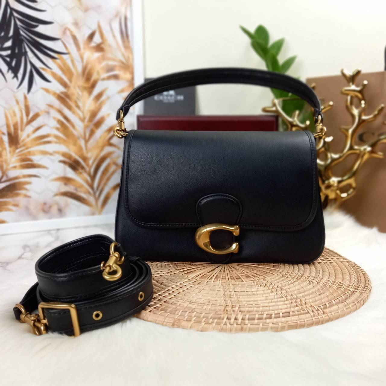 COACH SOFT TABBY SHOULDER BAG (C4823//C5261) กระเป๋าถือ กระเป๋าสะพาย ที่ใครๆก็เข้าถึงได้ หรูหรา คลาสสิค ลุคเรียบร้อย แต่ความสวยไม่น้อย! ดาเมจความลุคผู้ดีรุนแรงมาก!!เกินต้าน!!// วัสดุหนังแท้ทั้งใบ หนังเรียบ หนังนิ่มมากๆ อยู่ทรงสวยมากๆด้วย// ด้านในโล่งกว้าง