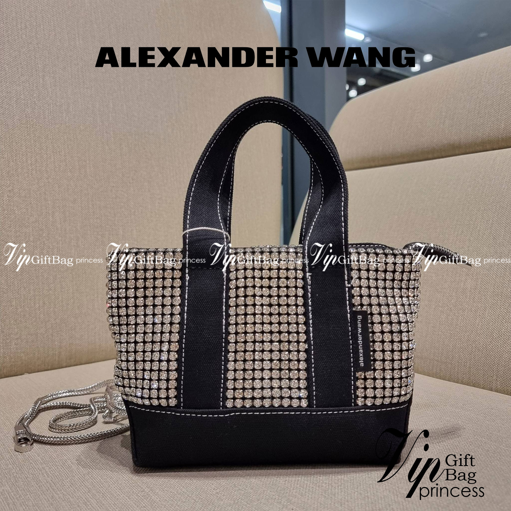 ALEXANDER WANG HANDBAG MINI TOTE WITH RHINESTONE กระเป๋าทรงมินิโท้ท น่ารักน่าเอ็นดู น่าใช้เหลือเกิน!! ด้วยความโดดเด่นเด่นของการตกแต่งพลอยเทียม ให้ดีเทลหรู ตัดสลับด้วยผ้าแคนวาส เพิ่มความทนทาน ลงตัวมากๆ และยังใช้งานง่ายด้วยหูจับในตัว เปิด-ปิดด้วยซิป ภายในเป