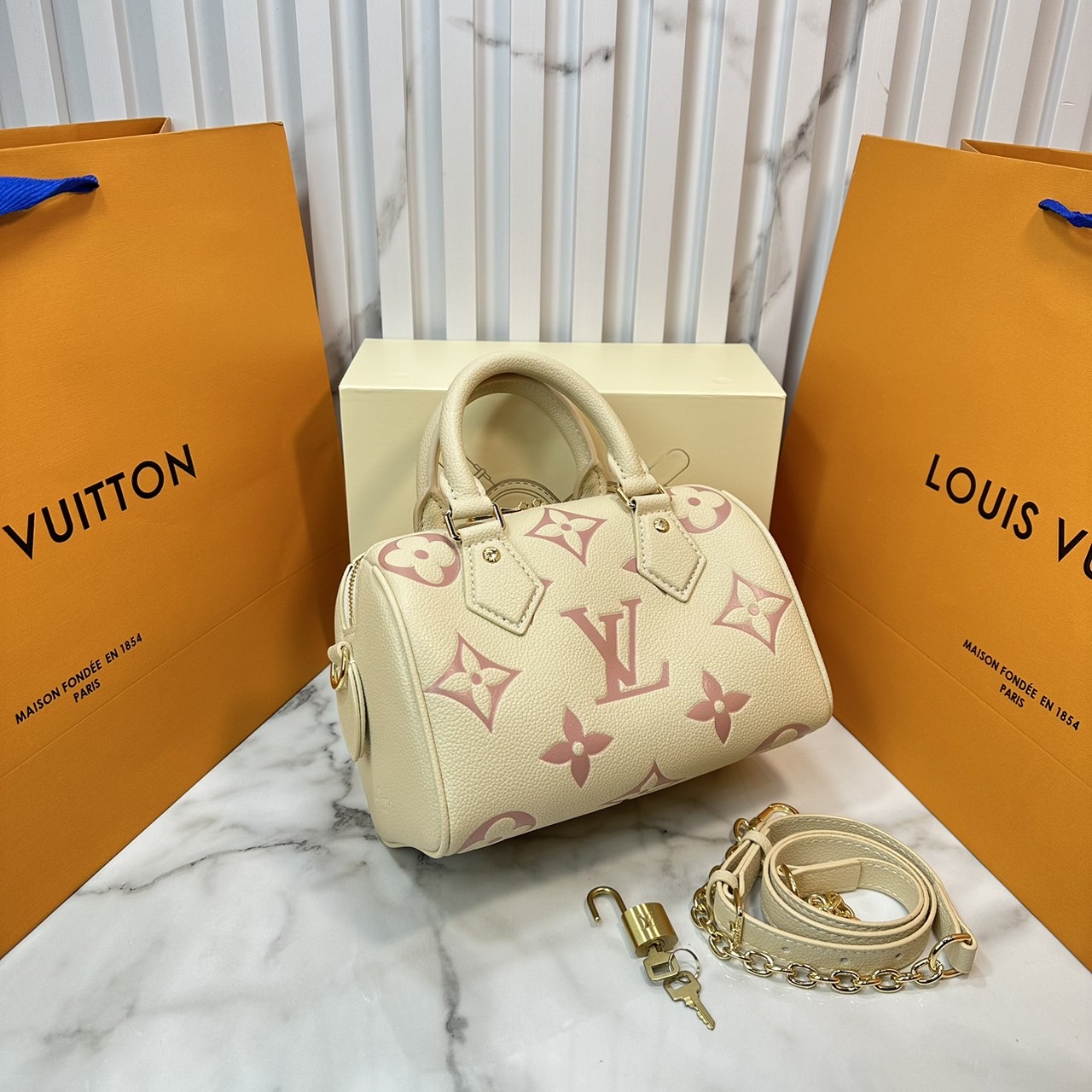 LV Speedy Bandoulière 20 Bag Monogram Empreinte Leather กระเป๋าสะพายทรงสปีดี้คลาสสิค สวยหรู กระเป๋าทรงหมอน รุ่นท็อปฮิต มีกุญแจล็อค